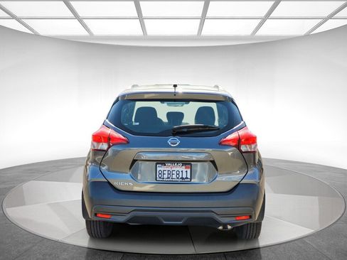 Used 2018 Nissan Kicks S image 4