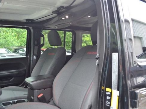 Used 2025 Jeep Wrangler Unlimited Rubicon AWD/4WD image 18