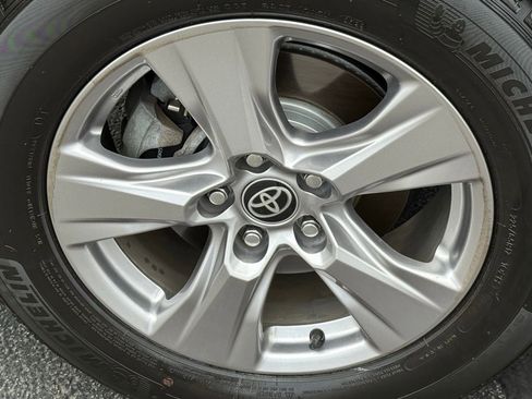 Used 2022 Toyota RAV4 XLE image 10