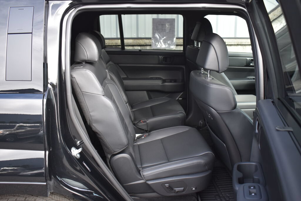 Used 2025 Hyundai Santa Fe Calligraphy AWD/4WD image 23