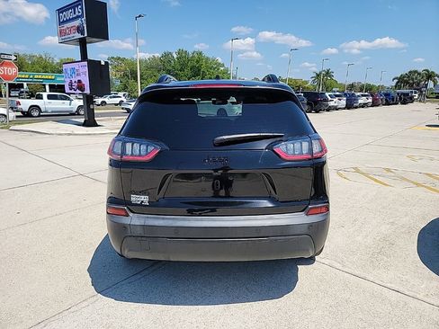 Used 2023 Jeep Cherokee Altitude Lux AWD/4WD image 4