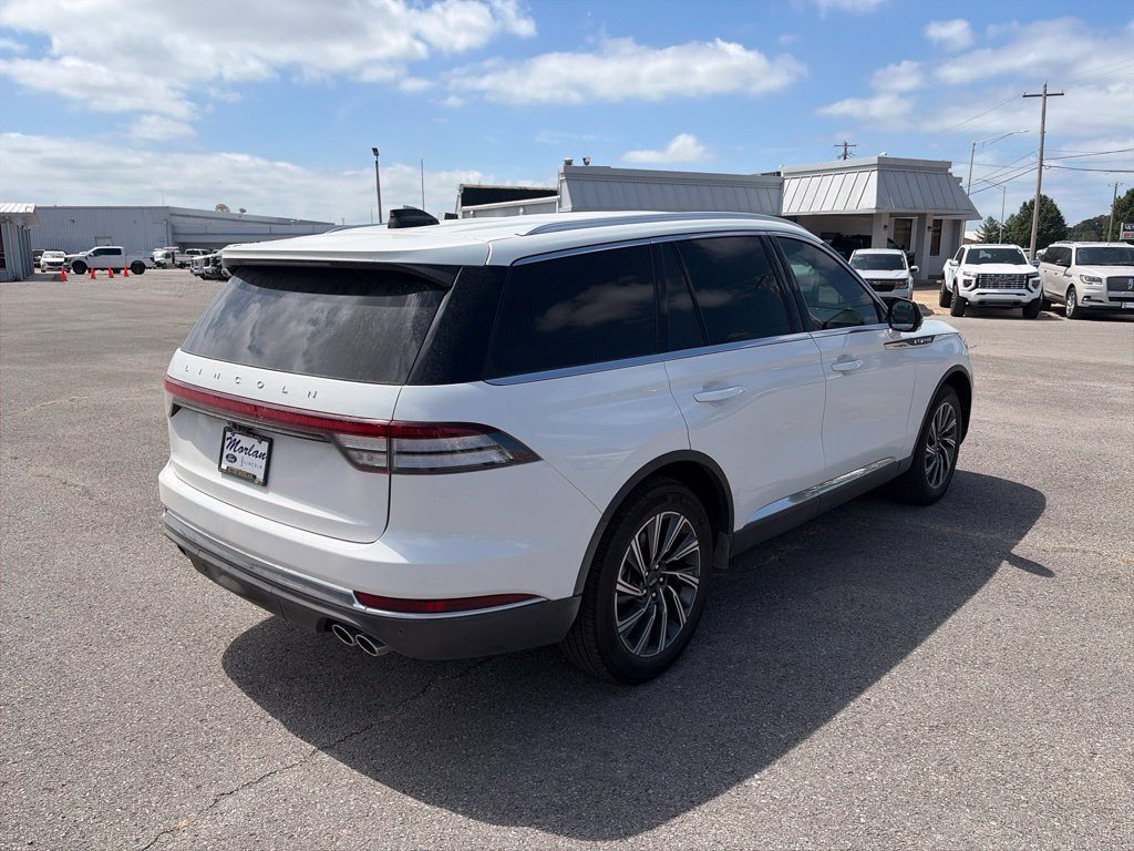 Used 2026 Lincoln Aviator AWD image 6