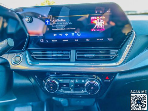 Used 2025 Chevrolet Trax ACTIV w/ Sunroof Package image 24