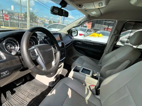 Used 2011 Chrysler Town & Country Touring-L w/ Entertainment Group #2 image 8