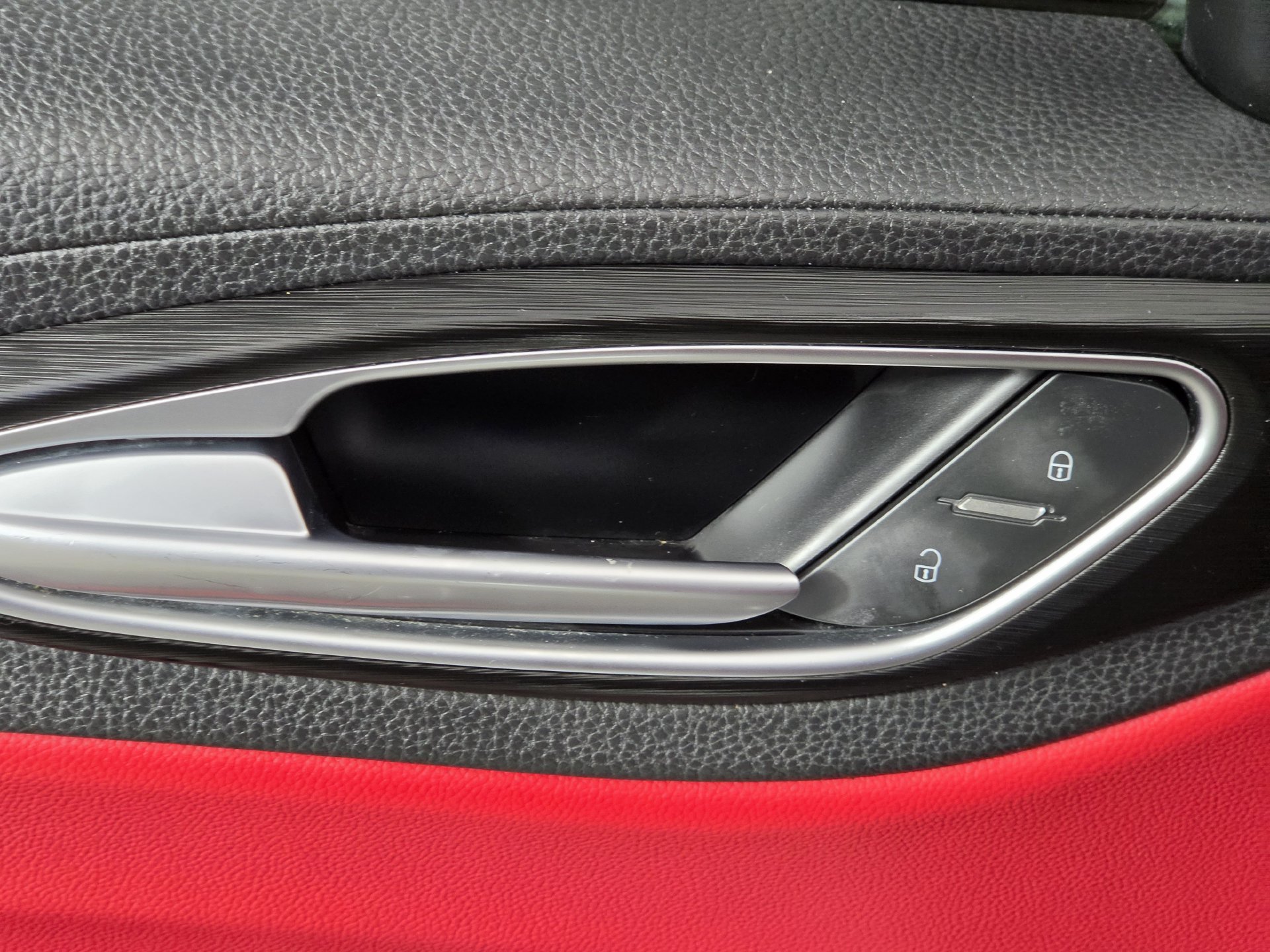 Used 2017 Alfa Romeo Giulia RWD image 8