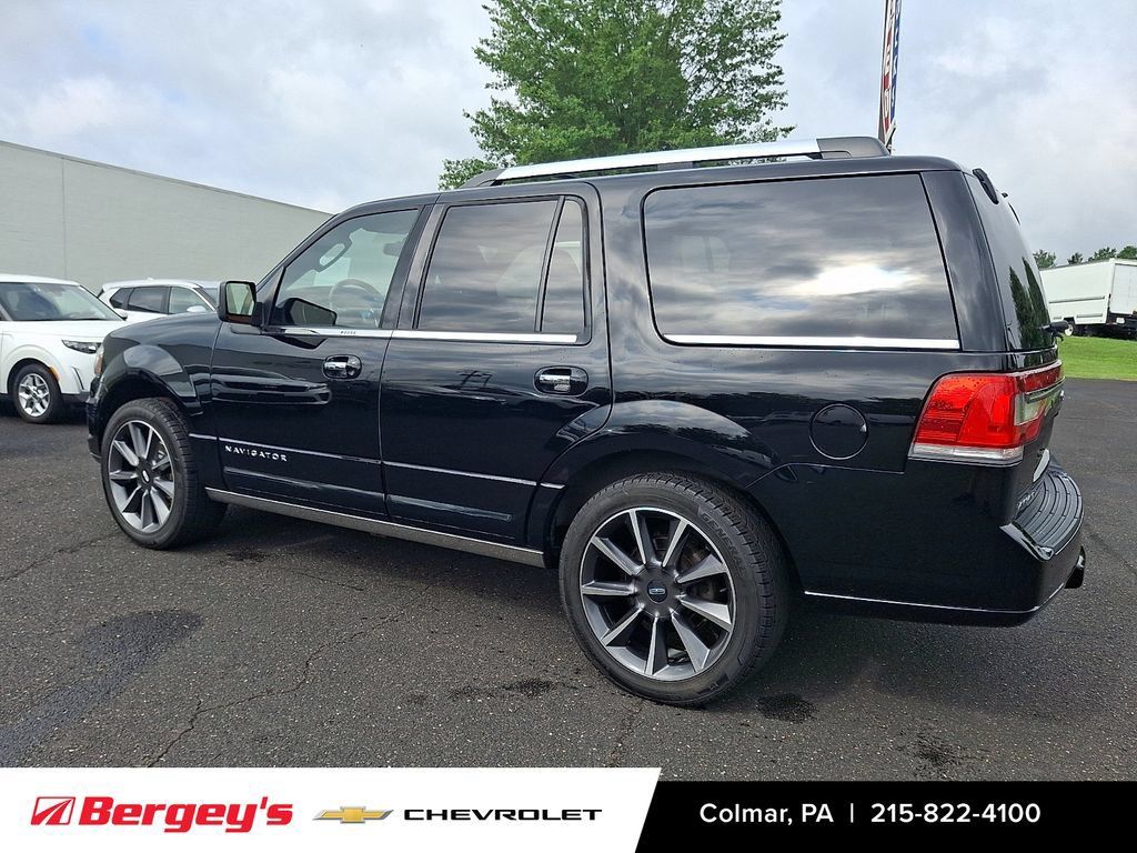 Used 2017 Lincoln Navigator Reserve AWD/4WD image 8