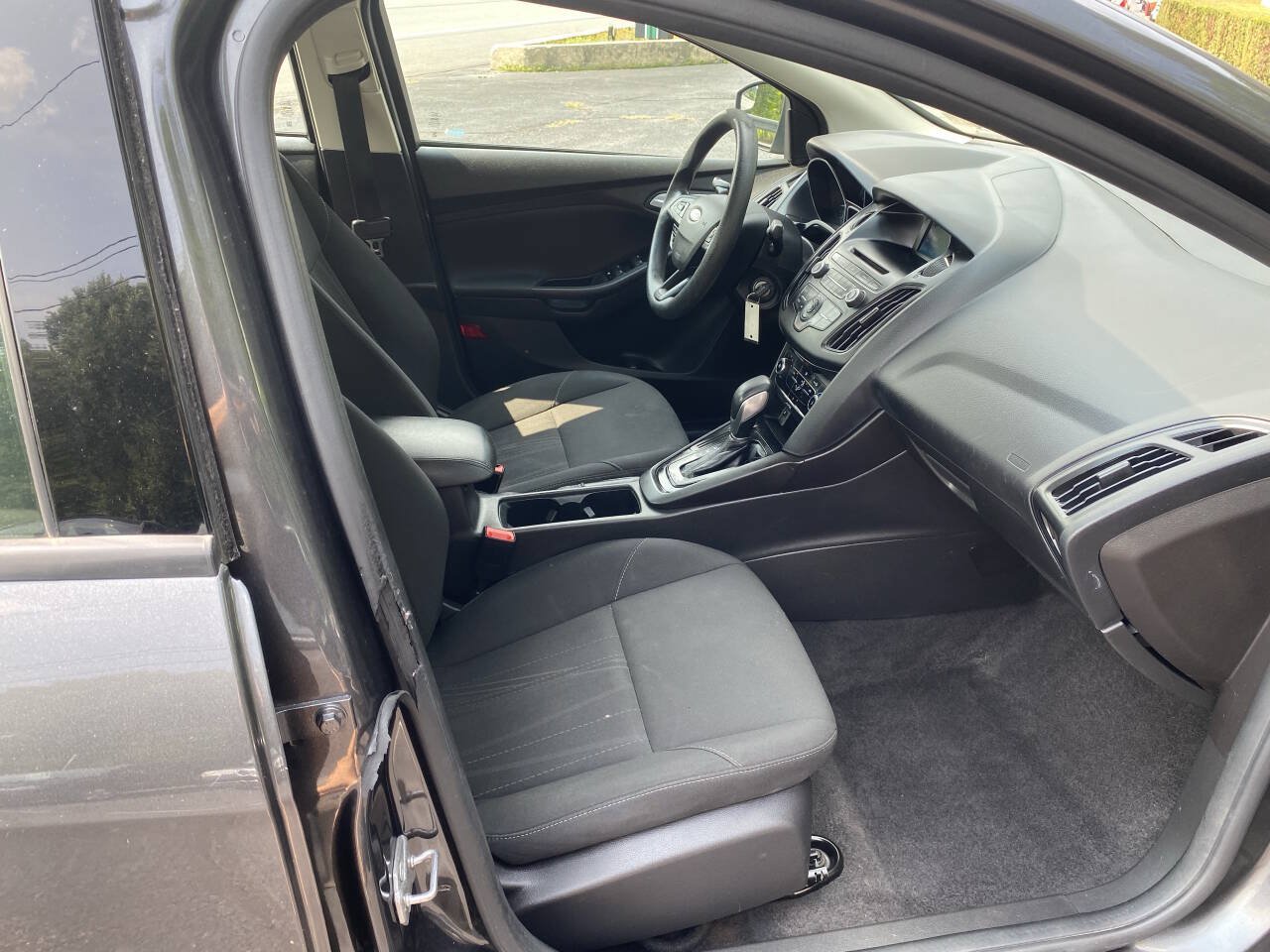 Used 2017 Ford Focus SE FWD image 11