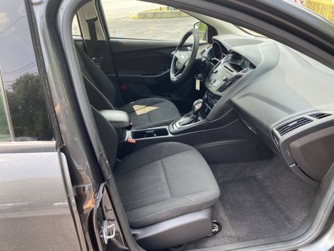 Used 2017 Ford Focus SE FWD image 11