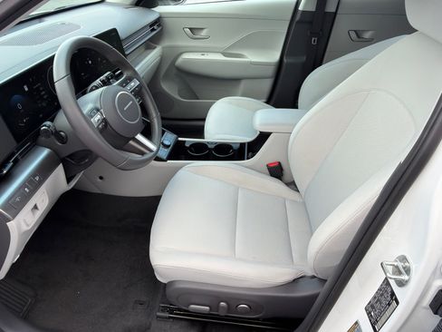 Certified 2025 Hyundai Kona SEL FWD image 3