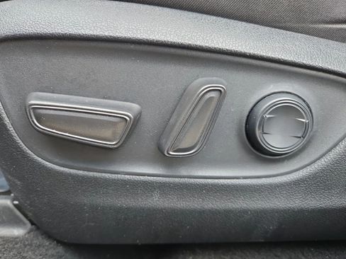 Used 2020 Toyota RAV4 XLE FWD image 18
