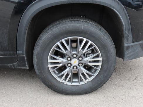 Used 2025 Chevrolet Traverse LT image 42