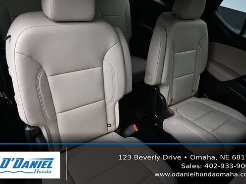 Used 2022 Chevrolet Traverse LT w/ LT Premium Package AWD/4WD image 43