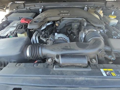 Used 2018 Jeep Wrangler Unlimited Sport AWD/4WD image 13