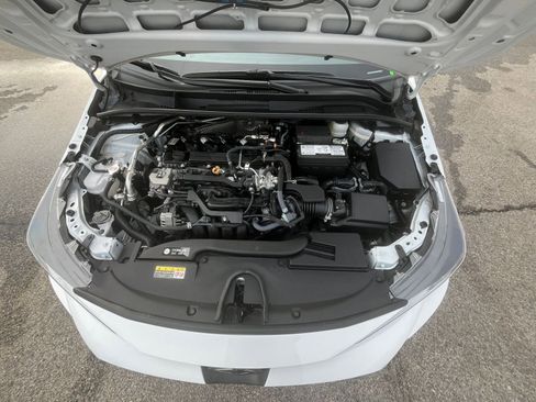 Used 2025 Toyota Corolla LE image 32