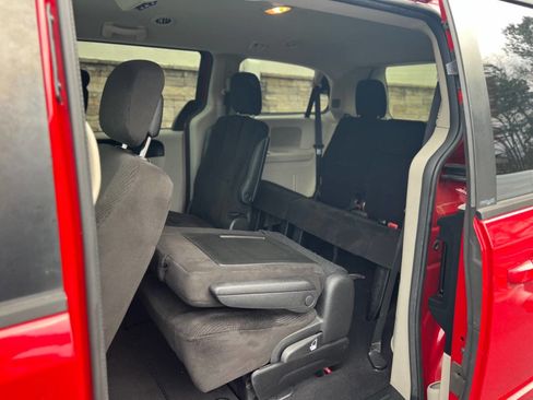 Used 2013 Dodge Grand Caravan SXT image 18