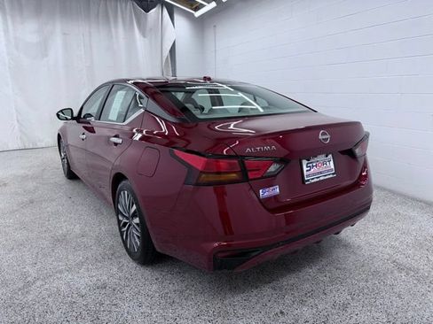 Used 2025 Nissan Altima 2.5 SV FWD image 4