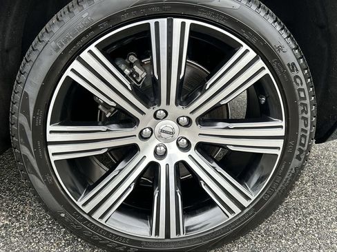Certified 2024 Volvo XC90 B6 Ultimate w/ Protection Package Premier AWD/4WD image 11