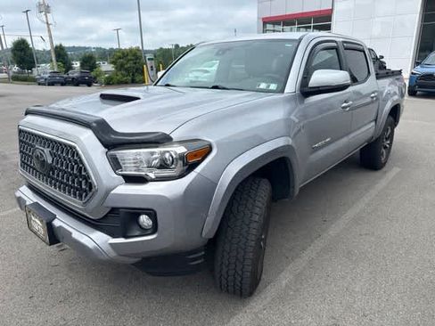 Used 2018 Toyota Tacoma TRD Sport AWD/4WD image 1