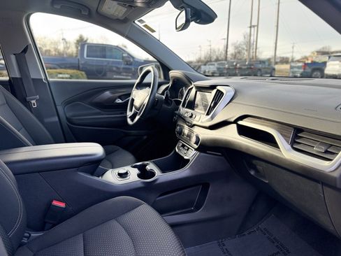 Used 2024 GMC Terrain SLE image 11