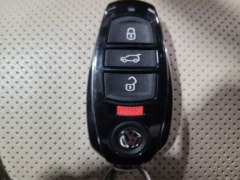 Used 2016 Volkswagen Touareg Executive image 32