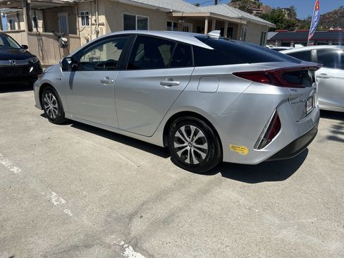 Used 2022 Toyota Prius Prime LE image 18