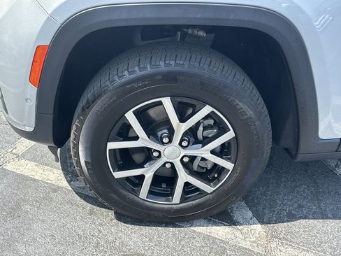 Used 2024 Jeep Grand Cherokee L Limited w/ Luxury Tech Group II image 13