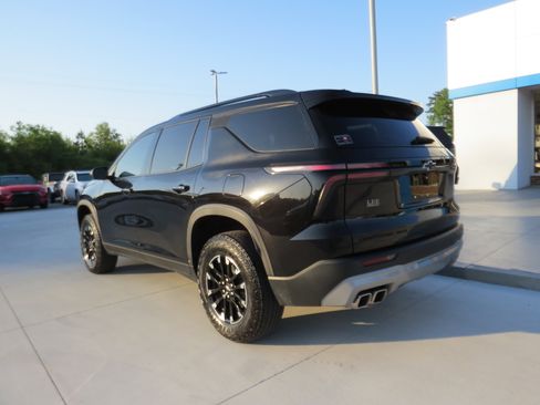 Used 2024 Chevrolet Traverse Z71 image 4