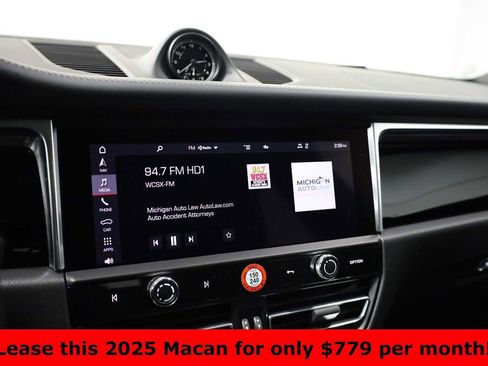 Certified 2025 Porsche Macan image 32