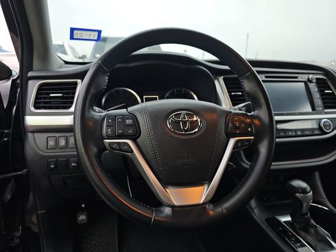 Used 2017 Toyota Highlander Limited image 10