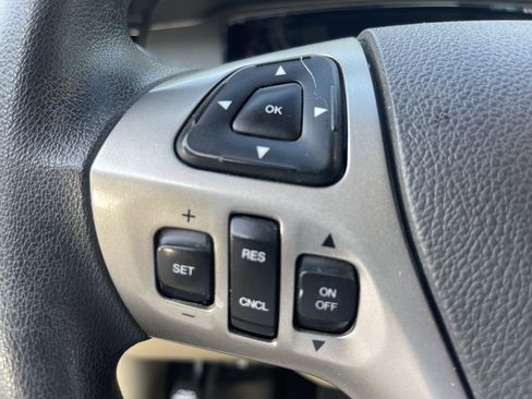 Used 2015 Ford Taurus SE image 24