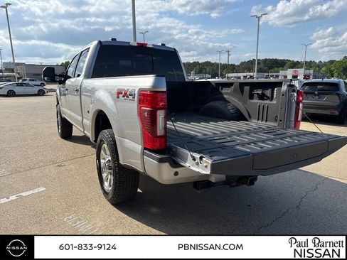 Used 2021 Ford F250 Platinum w/ FX4 Off-Road Package AWD/4WD image 4