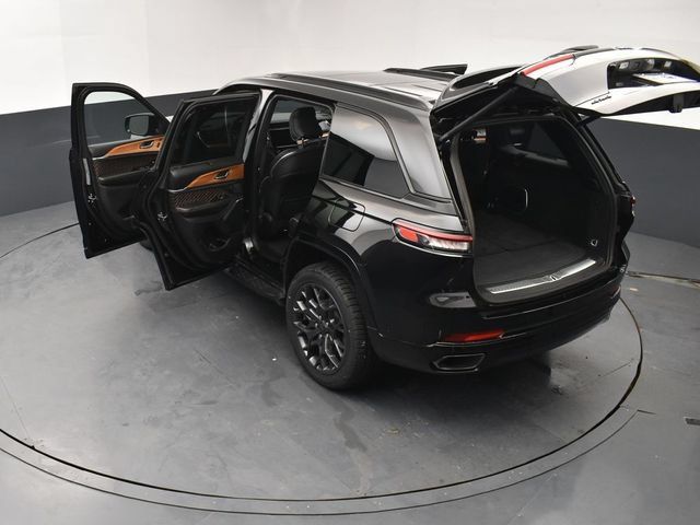 Used 2024 Jeep Grand Cherokee Summit AWD/4WD image 28