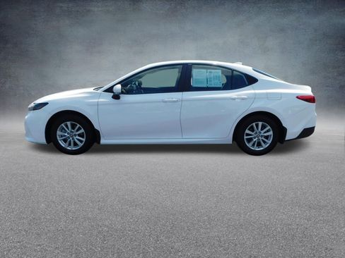 Used 2025 Toyota Camry LE AWD/4WD image 6