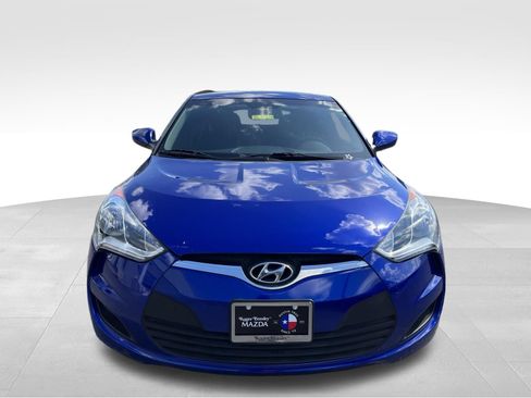 Used 2013 Hyundai Veloster FWD image 2