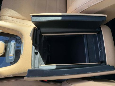 Used 2024 Mercedes-Benz GLS 580 4MATIC image 24