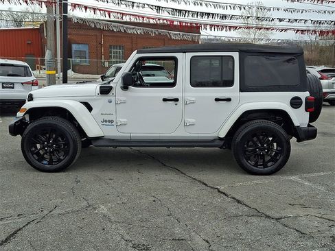 Used 2022 Jeep Wrangler Unlimited Sahara image 9