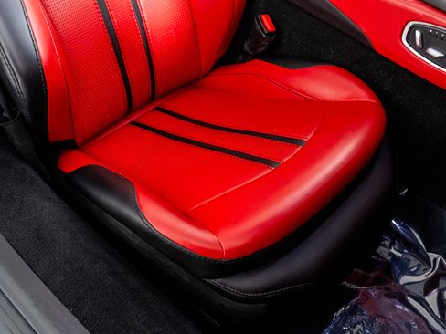 Used 2021 Aston Martin V8 Vantage Convertible image 31