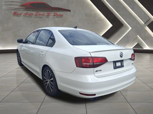 Used 2016 Volkswagen Jetta Sport image 4