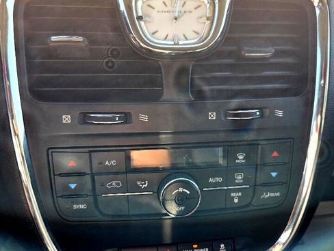 Used 2013 Chrysler Town & Country Touring image 23