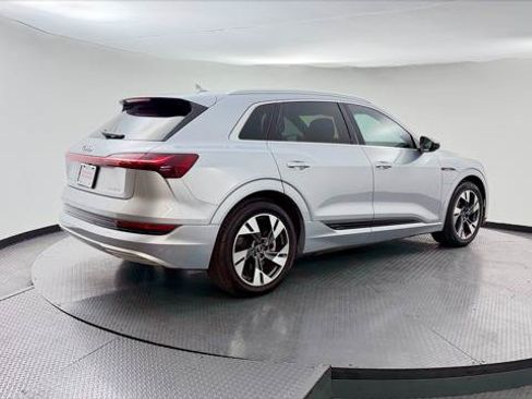 Used 2022 Audi e-tron Premium AWD/4WD image 8