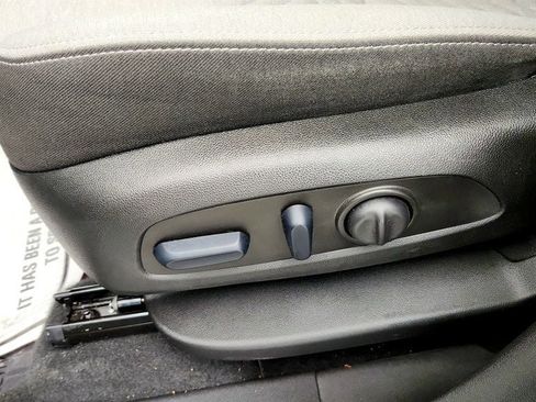 Used 2024 Chevrolet Equinox LT FWD image 11