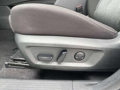Used 2026 Nissan Rogue SV FWD image 16