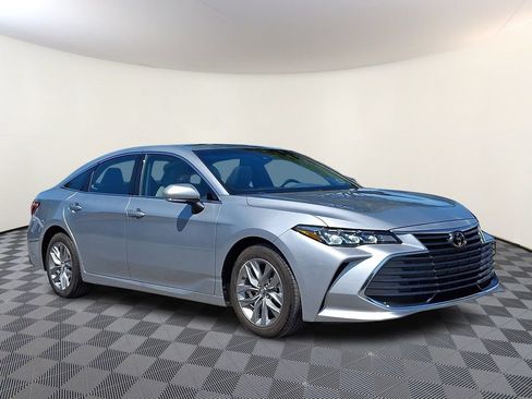 Used 2020 Toyota Avalon XLE w/ Moonroof Package FWD image 1