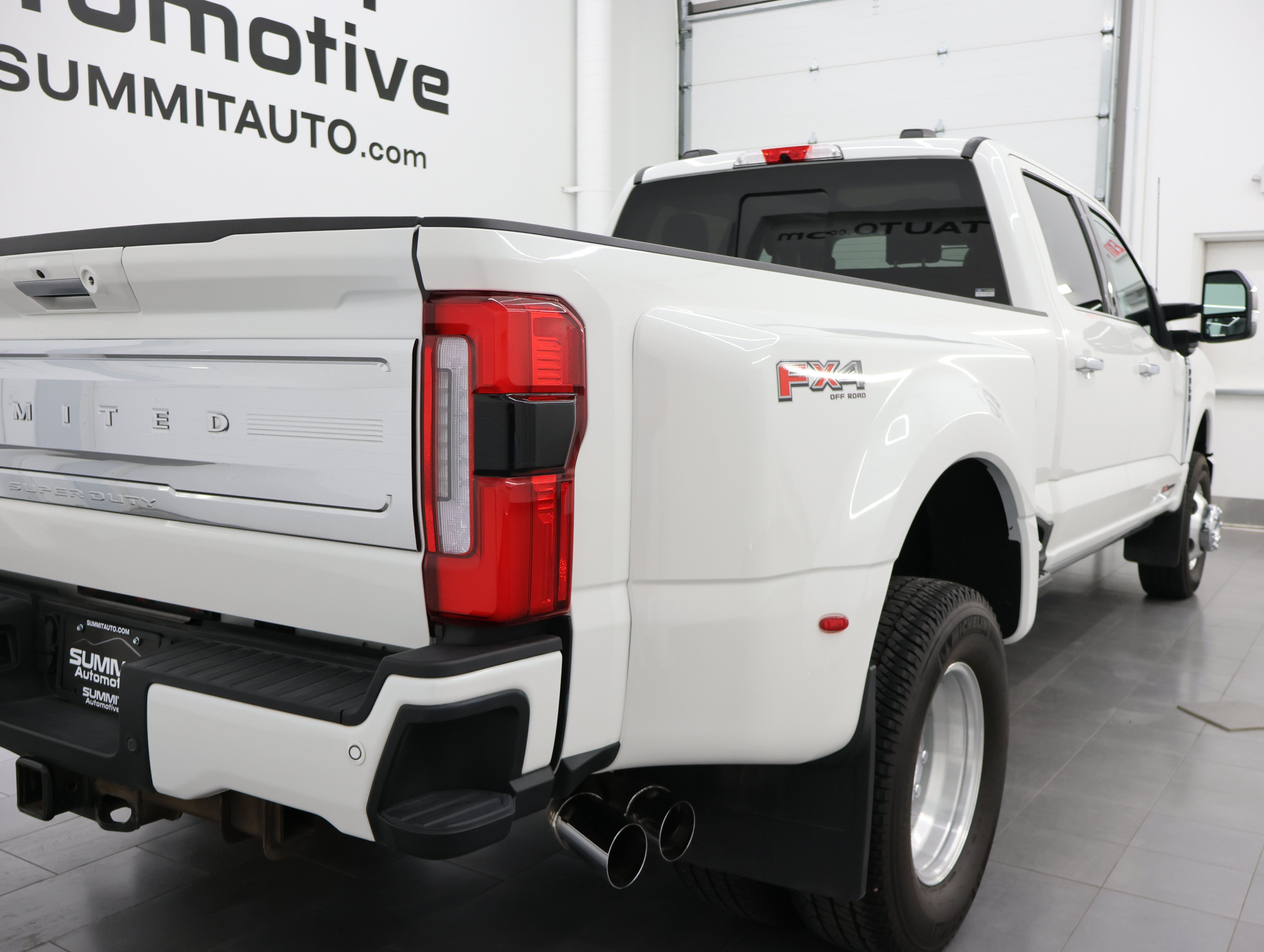Used 2024 Ford F350 Limited w/ FX4 Off-Road Package AWD/4WD image 4