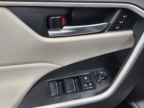 Used 2020 Toyota RAV4 XLE Premium AWD/4WD image 10