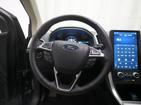 Used 2024 Ford Edge SEL w/ Convenience Package AWD/4WD image 4
