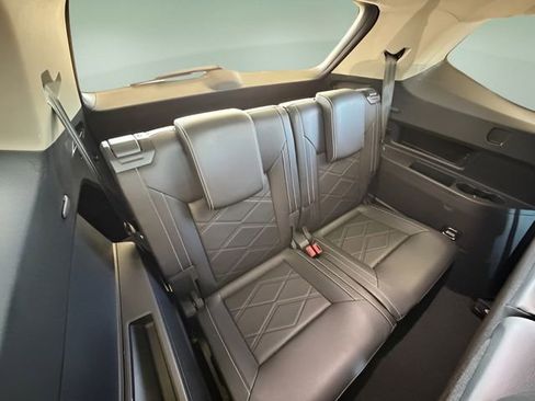 Used 2025 Volkswagen Atlas SE image 36