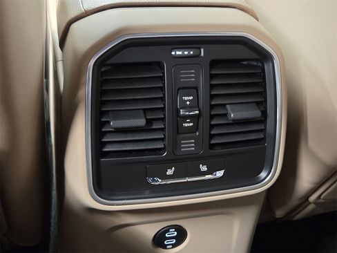 Used 2026 Porsche Macan image 12