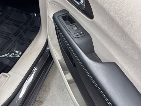 Used 2022 Chrysler Voyager LX FWD image 25