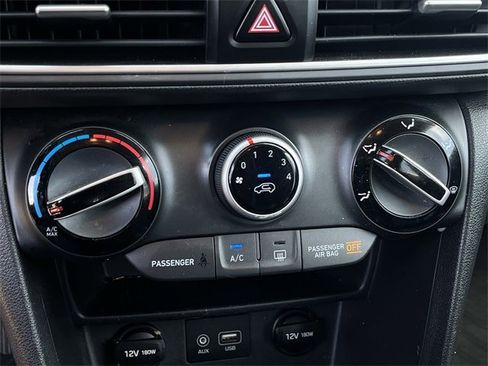 Used 2018 Hyundai Kona SEL image 19